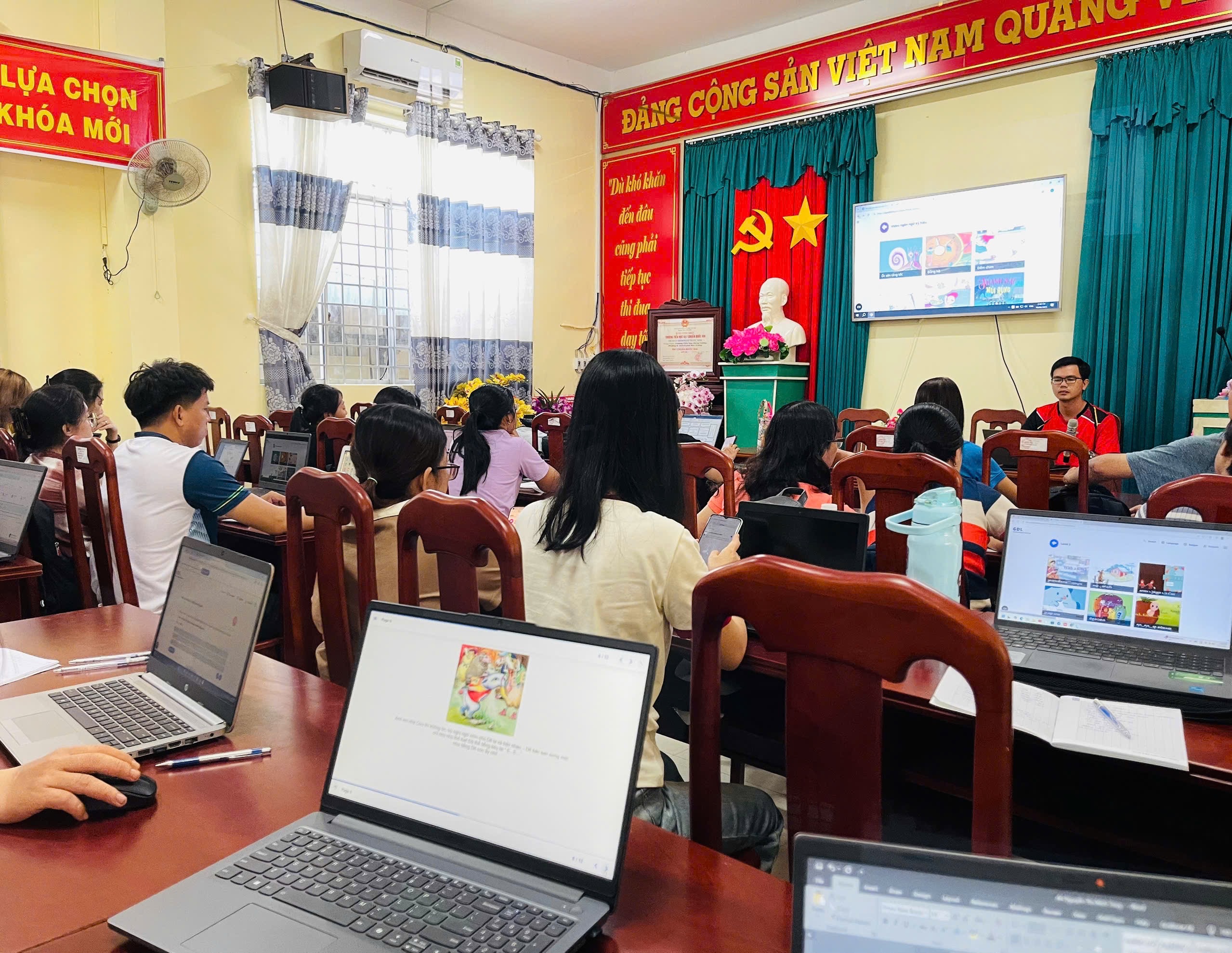 GIÁO VIÊN TRƯỜNG TIỂU HỌC HÙNG VƯƠNG – PHƯỜNG SÓC 