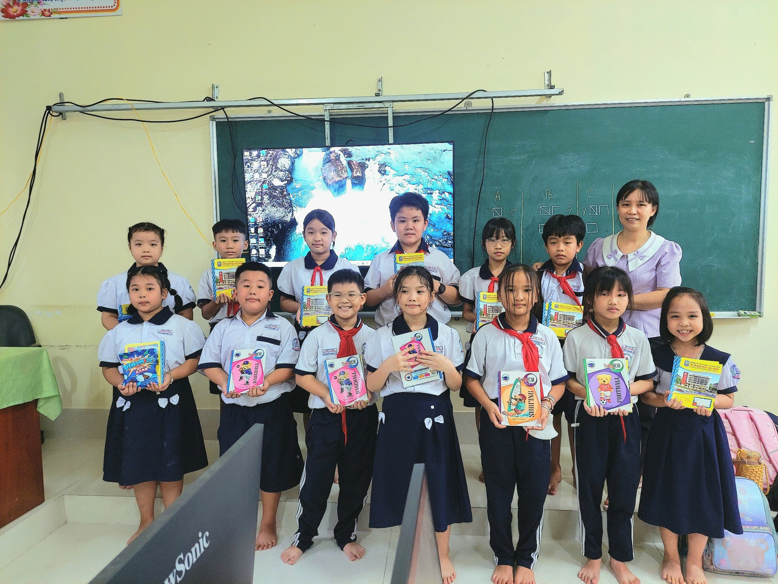 CÂU LẠC BỘ TIN HỌC THÁNG 10 - CHỦ ĐỀ “MÁY TÍNH VÀ 