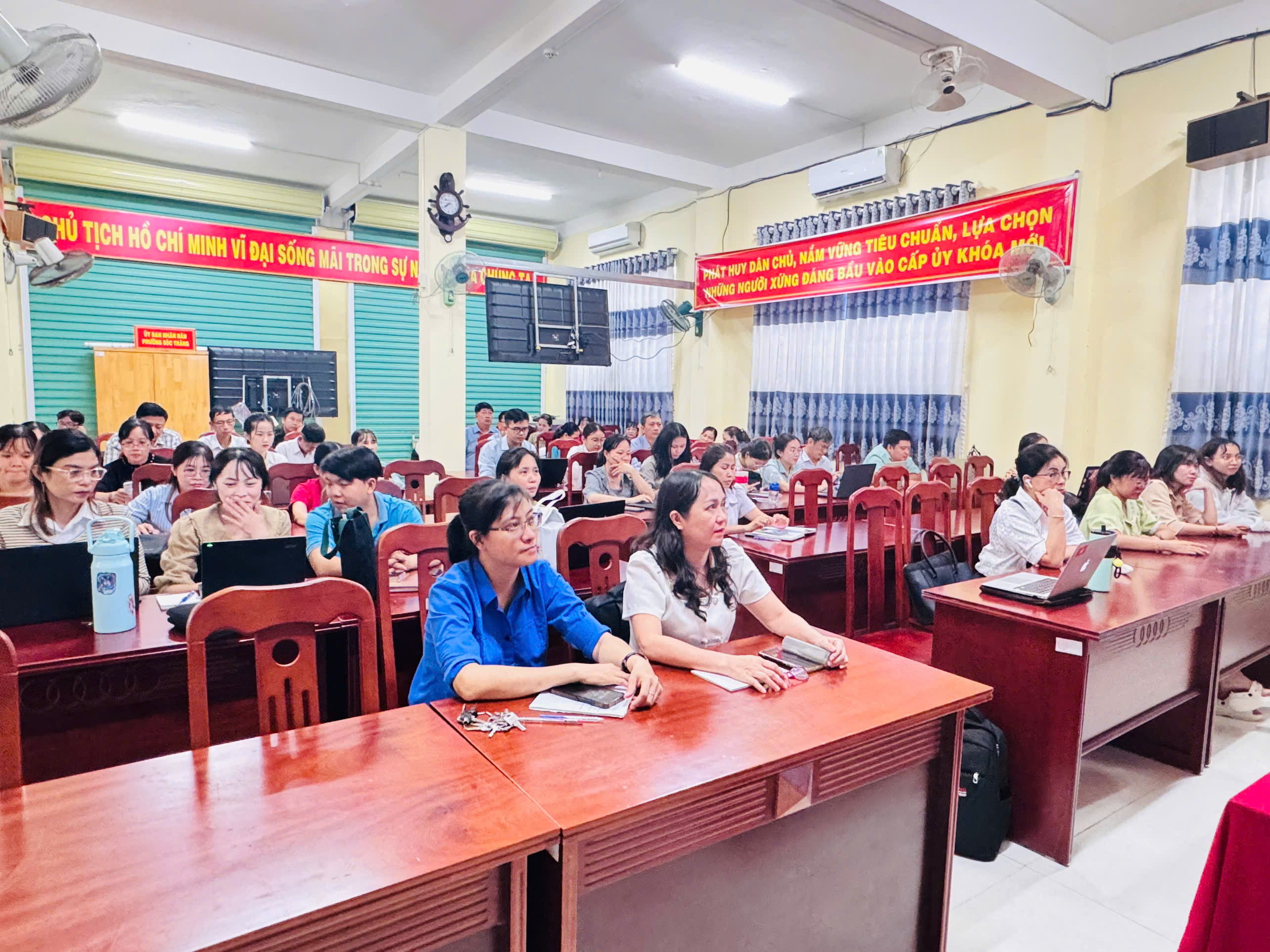 GIÁO VIÊN TRƯỜNG TIỂU HỌC HÙNG VƯƠNG TẬP HUẤN THƯ 